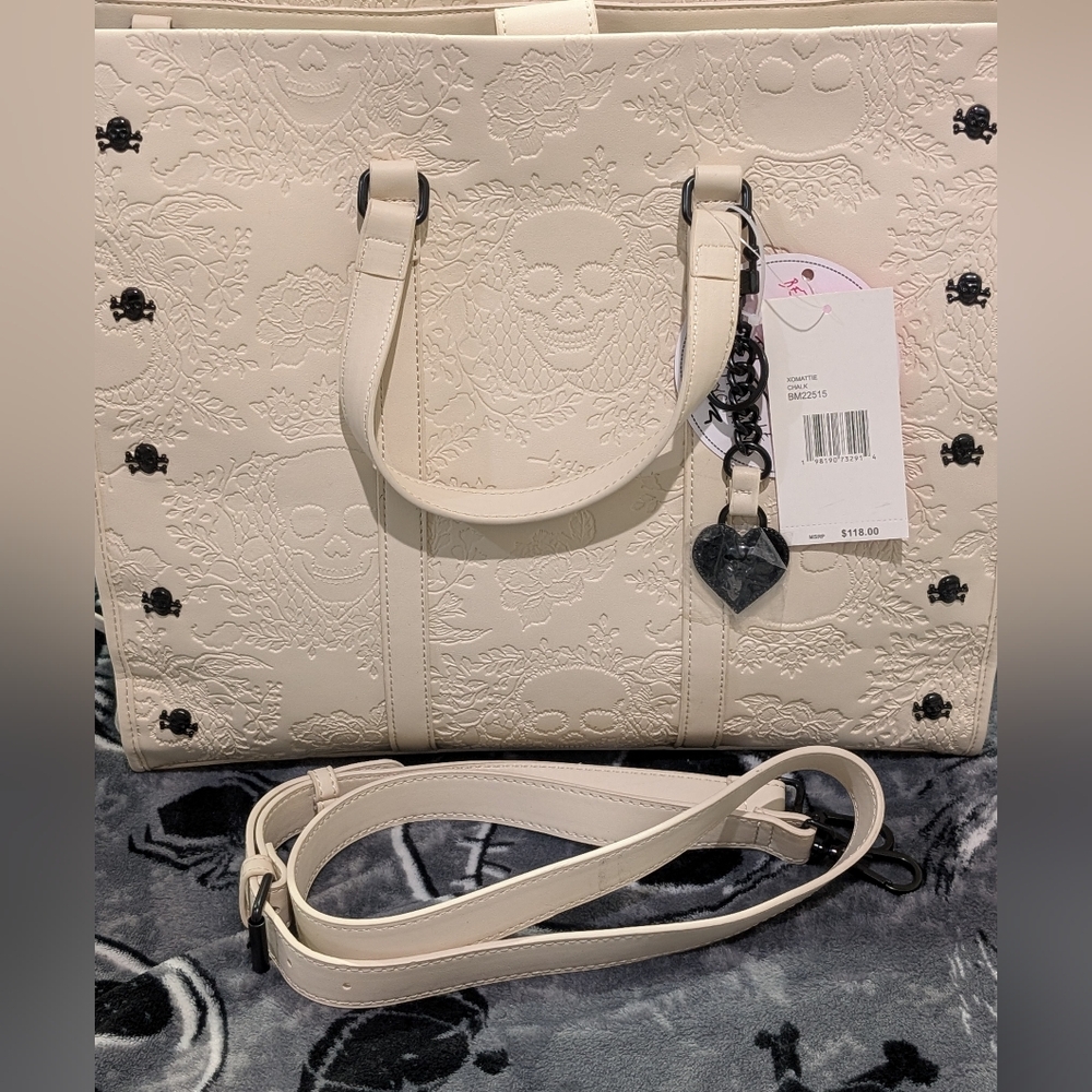 Betsey Johnson Skulls Tote- xomattie